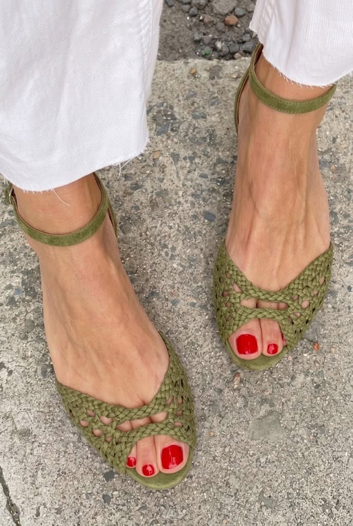 Sandals with Ankle Strap - perlanotturna