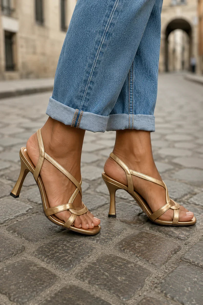 Metallic Gold Sandals with Crossed Straps - perlanotturna