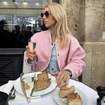 Nevaya – Oversized Bomber Jacket for Women | Trendy Streetwear Look 2025 - perlanotturna