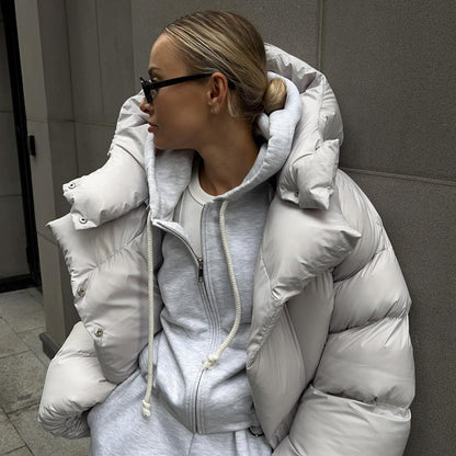 Lumi – Oversized Short Puffer Jacket for Women | Trendy Winter Essential 2025 - perlanotturna