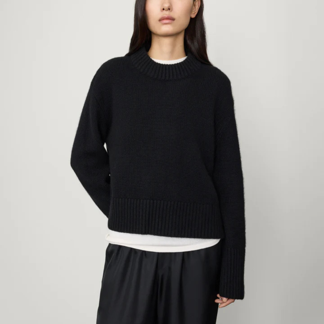LuxeKnit™ Contour Sweater – Featherlight, Oversized & Chic - perlanotturna
