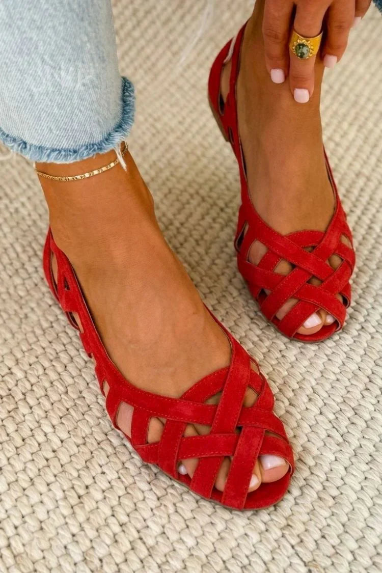 Flat sandals with open toe and crossed fabric
