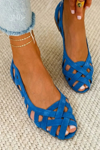 Flat sandals with open toe and crossed fabric