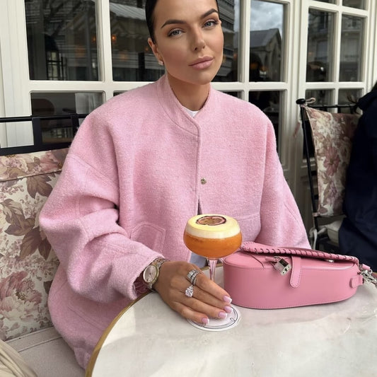 Nevaya – Oversized Bomber Jacket for Women | Trendy Streetwear Look 2025 - perlanotturna