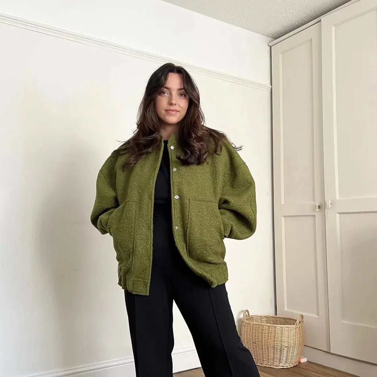 Nevaya – Oversized Bomber Jacket for Women | Trendy Streetwear Look 2025 - perlanotturna