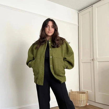 Nevaya – Oversized Bomber Jacket for Women | Trendy Streetwear Look 2025 - perlanotturna