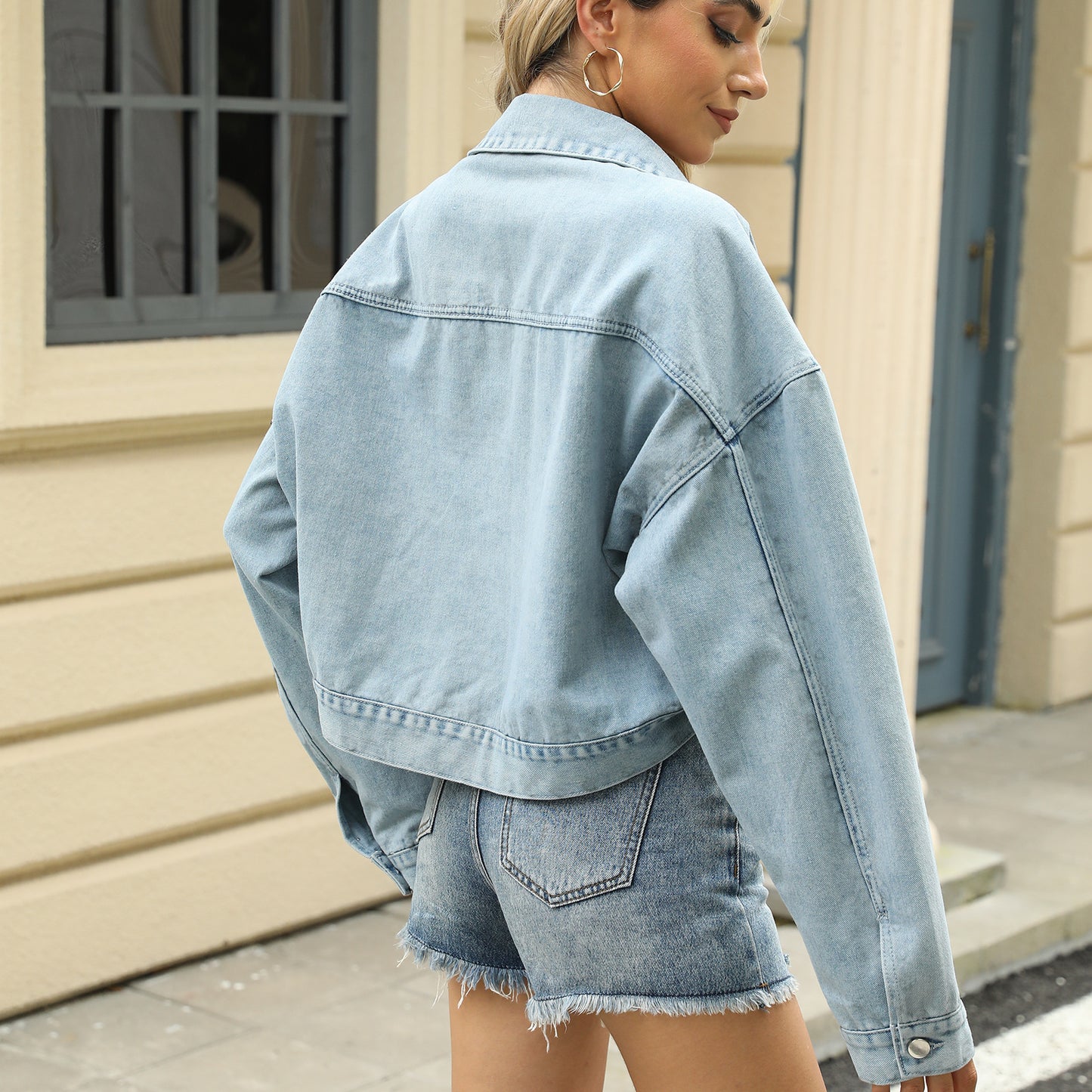 Ayris – Cropped Studded Denim Jacket
