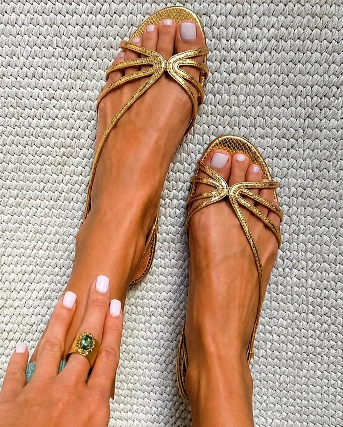 Metallic Shiny Sandals with Straps - perlanotturna