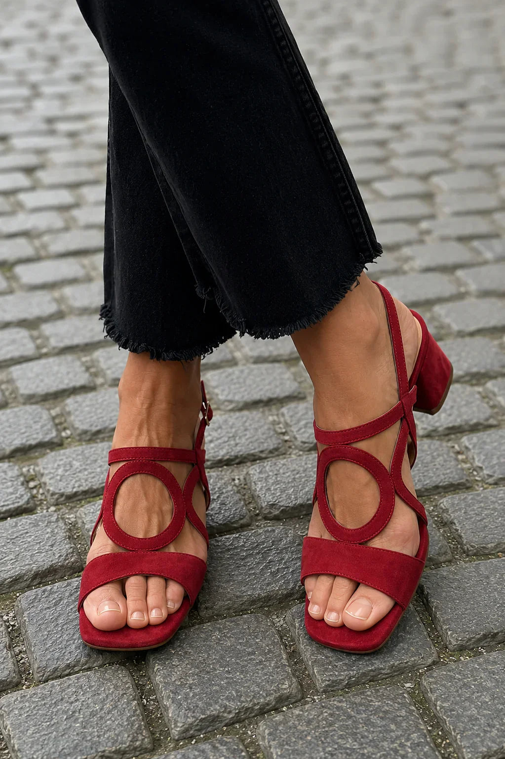 Sandals with Square Toe and Rounded Cut