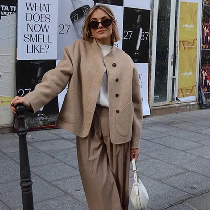 Elara – Chic Short Wool Overcoat for Women | Stylish & Versatile Outerwear - perlanotturna