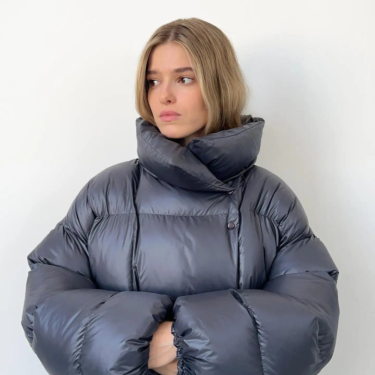 Lumi – Oversized Short Puffer Jacket for Women | Trendy Winter Essential 2025 - perlanotturna