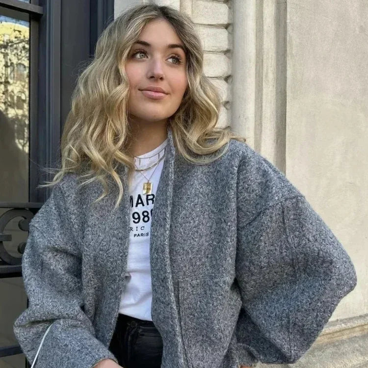 Nevaya – Oversized Bomber Jacket for Women | Trendy Streetwear Look 2025 - perlanotturna