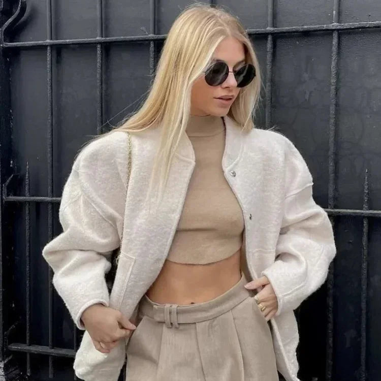 Nevaya – Oversized Bomber Jacket for Women | Trendy Streetwear Look 2025 - perlanotturna
