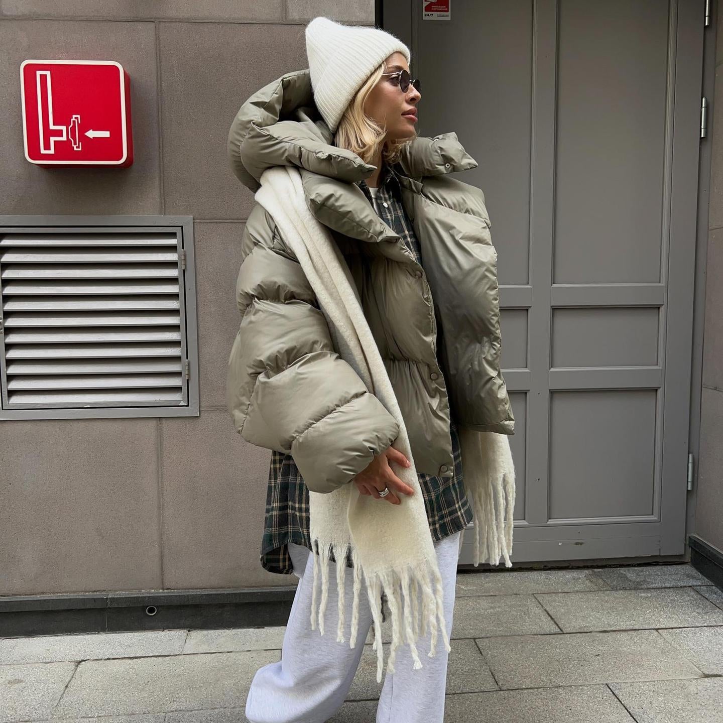 Lumi – Oversized Short Puffer Jacket for Women | Trendy Winter Essential 2025 - perlanotturna
